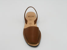 Carica l'immagine nel visualizzatore di Gallery, RIA Minorchina cuoio