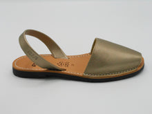 Lade das Bild in den Galerie-Viewer, RIA Menorquinisches Metallkorn-Onix