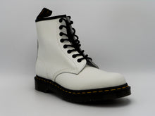 Carica l&#39;immagine nel visualizzatore di Gallery, DR. MARTENS 1460 white smooth
