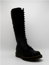 Carica l&#39;immagine nel visualizzatore di Gallery, DR. MARTENS 1B60 black virginia
