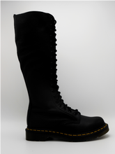 Carica l&#39;immagine nel visualizzatore di Gallery, DR. MARTENS 1B60 black virginia
