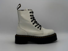 Carica l&#39;immagine nel visualizzatore di Gallery, DR. MARTENS JADON white smooth
